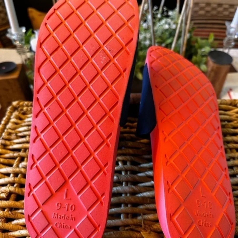 Vera Bradley colorful size 9/10 womens slides, very little wear comfortable‎